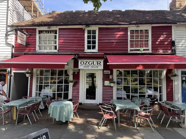 Özgür, Tenterden
