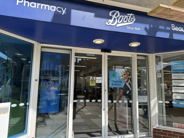 Boots, Tenterden